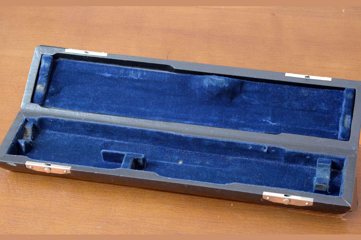 tui_ouvert,_le_velours_bleu_est_lim