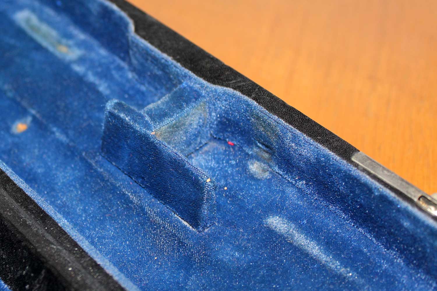 Cependant le velours est dfraichi, je vais le changer.