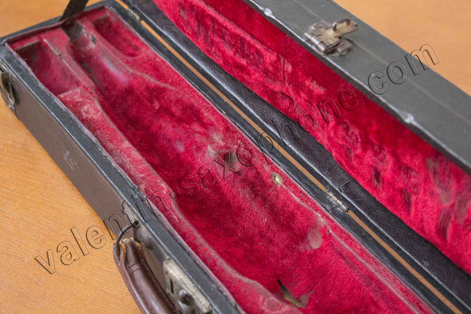 Il_est_trou�_et_d�chir�_aux_zones_de_frottements.